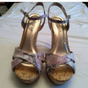 Madden Girl Women's 10 Pink Gold Snakeskin Cork Wedge Sandals * Flaw:See Below